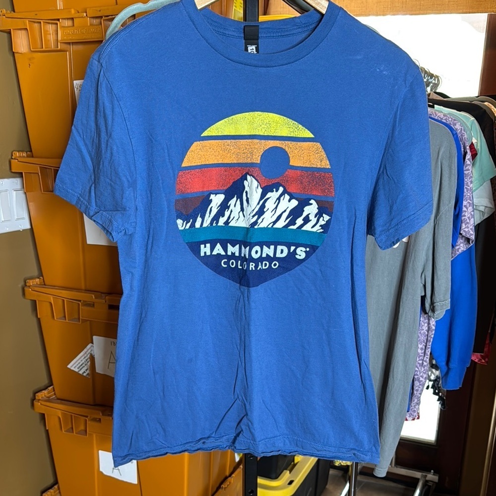 District Hammond’s Candies Colorado Blue Graphic T-Shirt 100% Cotton Size Medium